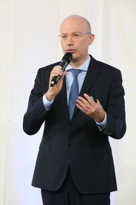 Referent Franz Kühmayer bei seinem Vortrag "Digitalisierung – Warum wir Arbeit ganz neu denken müssen";