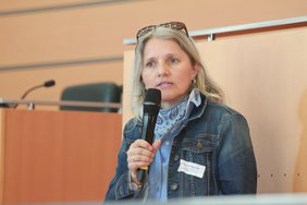 DI Silvia Russegger, MA, Forschungsgruppenleiterin an der Joanneum Research Forschungsgesellschaft mbH bei ihrem Vortrag "„AAL und Digitale Lösungen im Lichte der Forschung – Worin liegt das Potential?“ bei der Fachtagung der NÖ ARGE für Pflege und Betreuung;