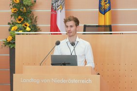 Marcel Schmidberger, Geschäftsführer der voize GmbH bei seinem Vortrag „Dokumentation einfach einsprechen – Pflegekräfte mit voize entlasten“ bei der Fachtagung der NÖ ARGE für Pflege und Betreuung;